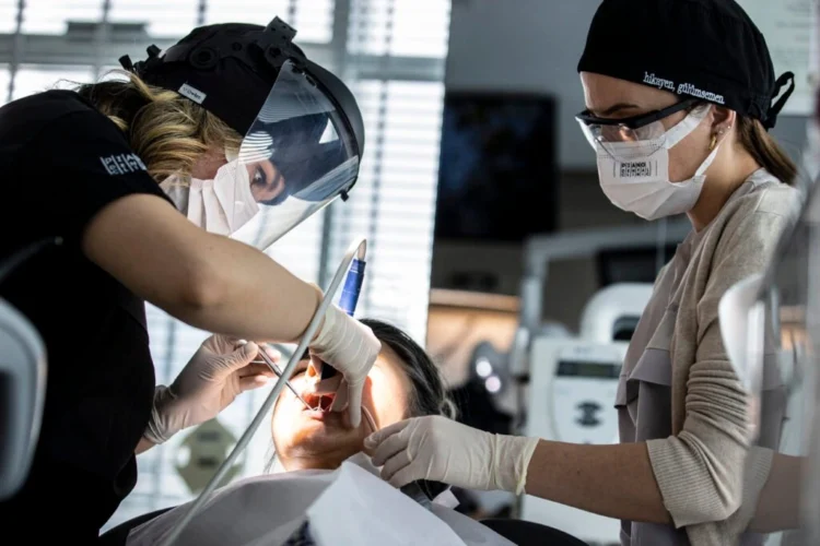 Ankara-Dis-Beyazlatma-1 | Piano Dental Clinic | Estetik Diş Hekimliği | Dental İmplantlar Özelde diş beyazlatma kaç TL?