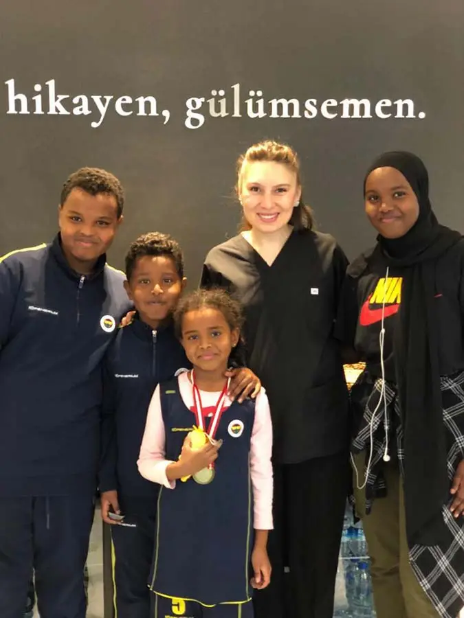 BİZİMLE GÜLÜMSEYENLER (6)